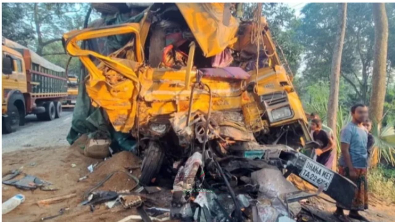 নাটোরে যাত্রীবাহী বাস ও ট্রাকের সংঘর্ষে ১১ জন নি'হ'ত