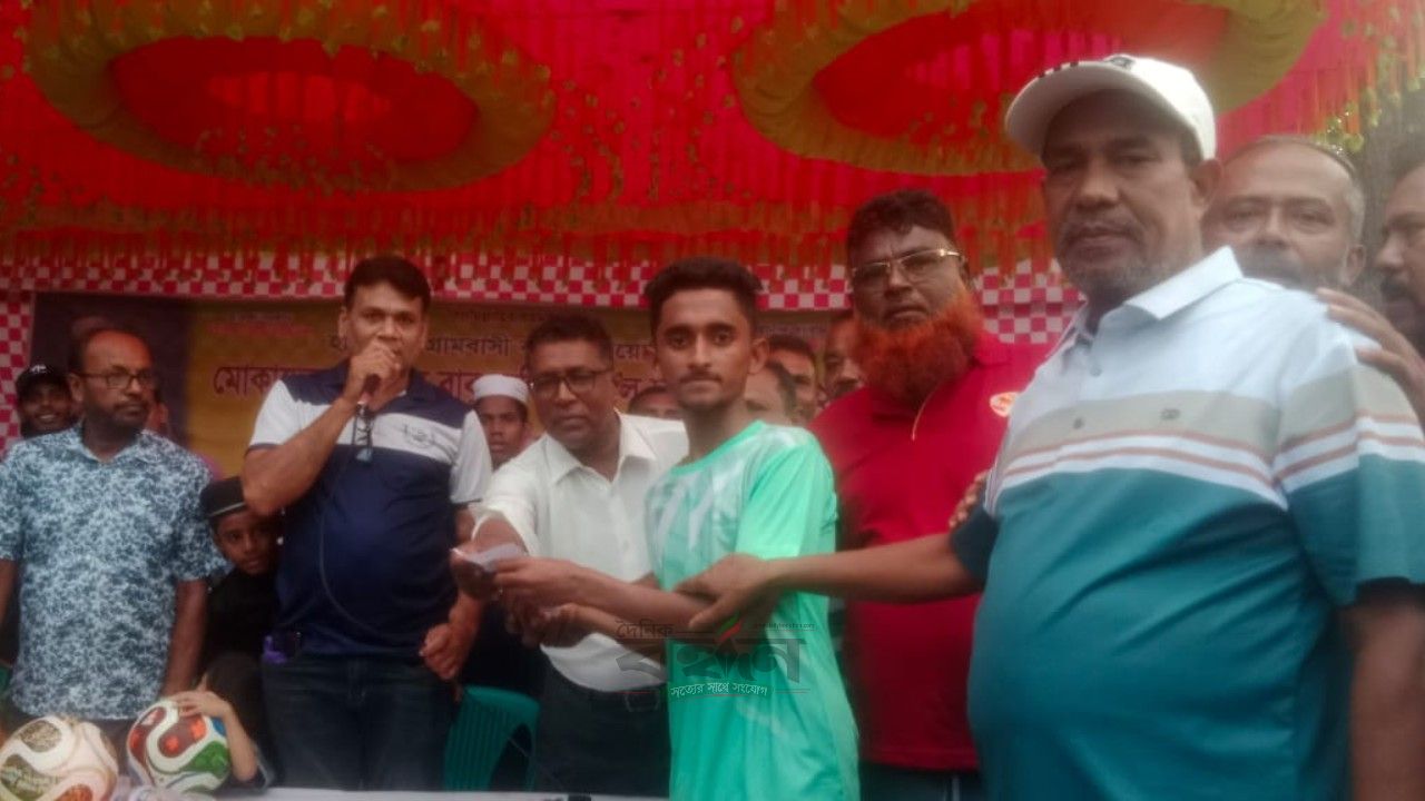 হামিদপুরে ফুটবল টুর্নামেন্টে মধ্যপাড়া ও পশ্চিমপাড়ার ম্যাচ ড্র